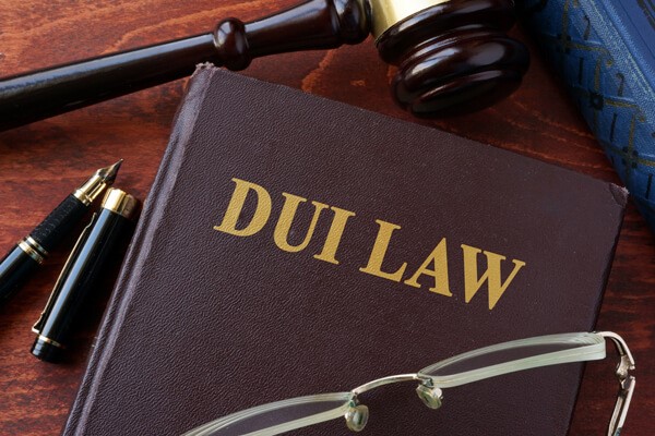 Highway Traffic Act Offences in Toronto: Guidance from a DUI Lawyer Toronto Drivers Trust